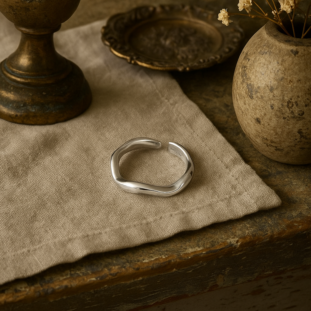 Ondée Ring – Sterling Silver Finish